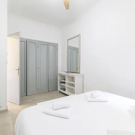 Pdf Rdc - 2 Bdr With Terrace - Quiet And Close To Beaches Apartmán