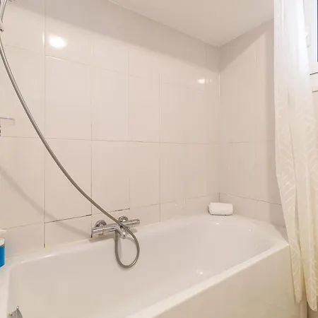 Apartmán Pdf Rdc - 2 Bdr With Terrace - Quiet And Close To Beaches *