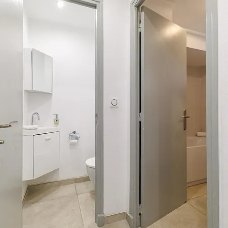 Pdf Rdc - 2 Bdr With Terrace - Quiet And Close To Beaches Apartmán