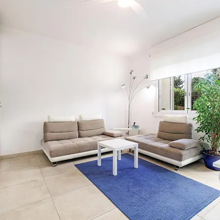 Pdf Rdc - 2 Bdr With Terrace - Quiet And Close To Beaches Apartmán